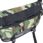 アメリカ軍 メッセンジャーバッグ/鞄 【 20 L 】 ポリエステルキャンバス地/ラバー 防水加工 B S124YN ウッドランド 【 レプリカ 】 border=