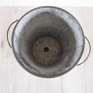 ブリキ製植木鉢 ウーノ ラウンド足付　43x47cm 穴有り 大型植木鉢 商品写真3
