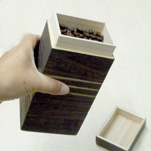 桐たんす屋さんが作るコーヒー豆入れ200gサイズ　日本製　泉州留河　焼桐 商品写真3